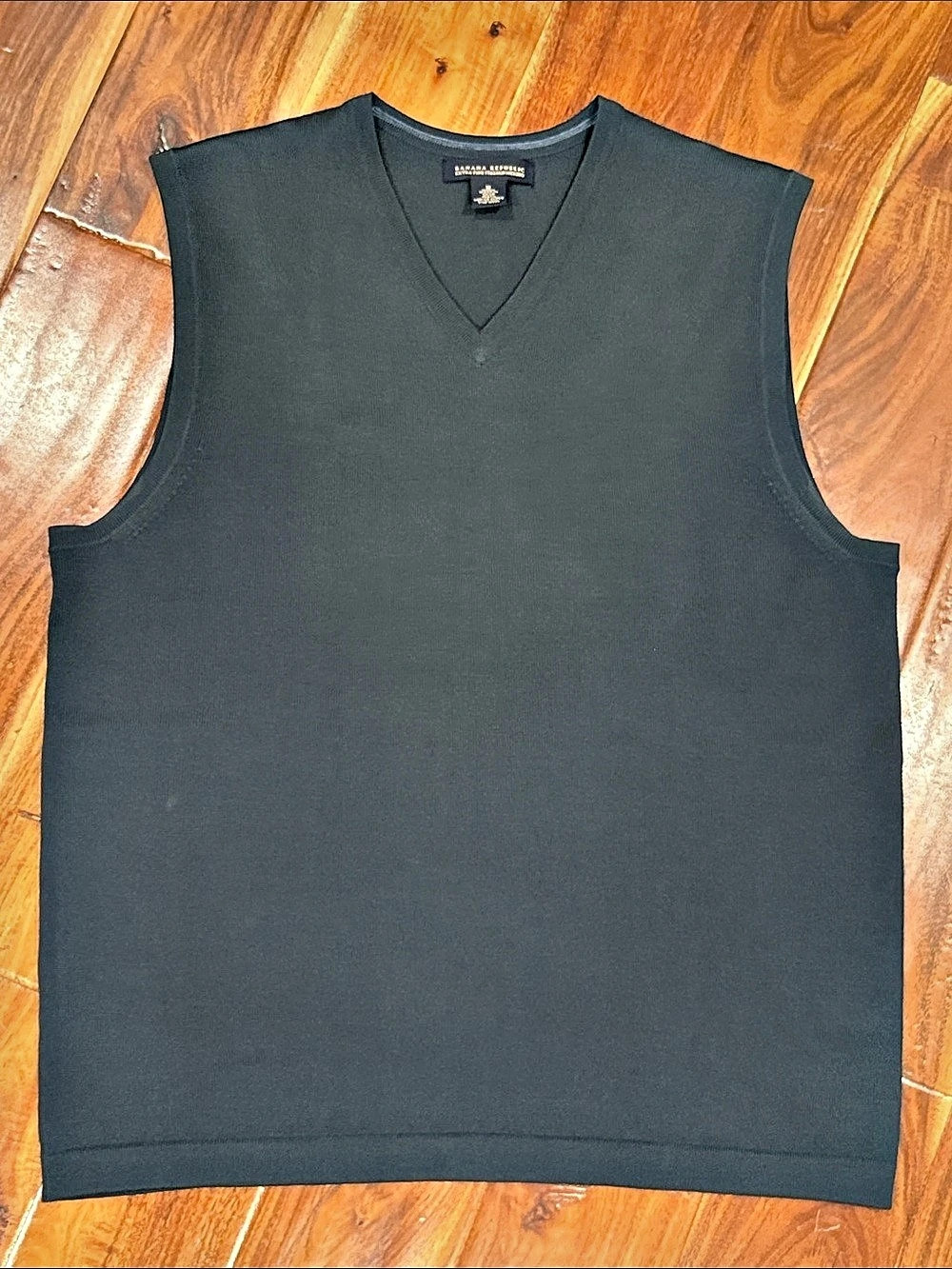 Banana Republic Extra Fine Italian Merino Wool V-Neck Sweater Vest Men's Medium